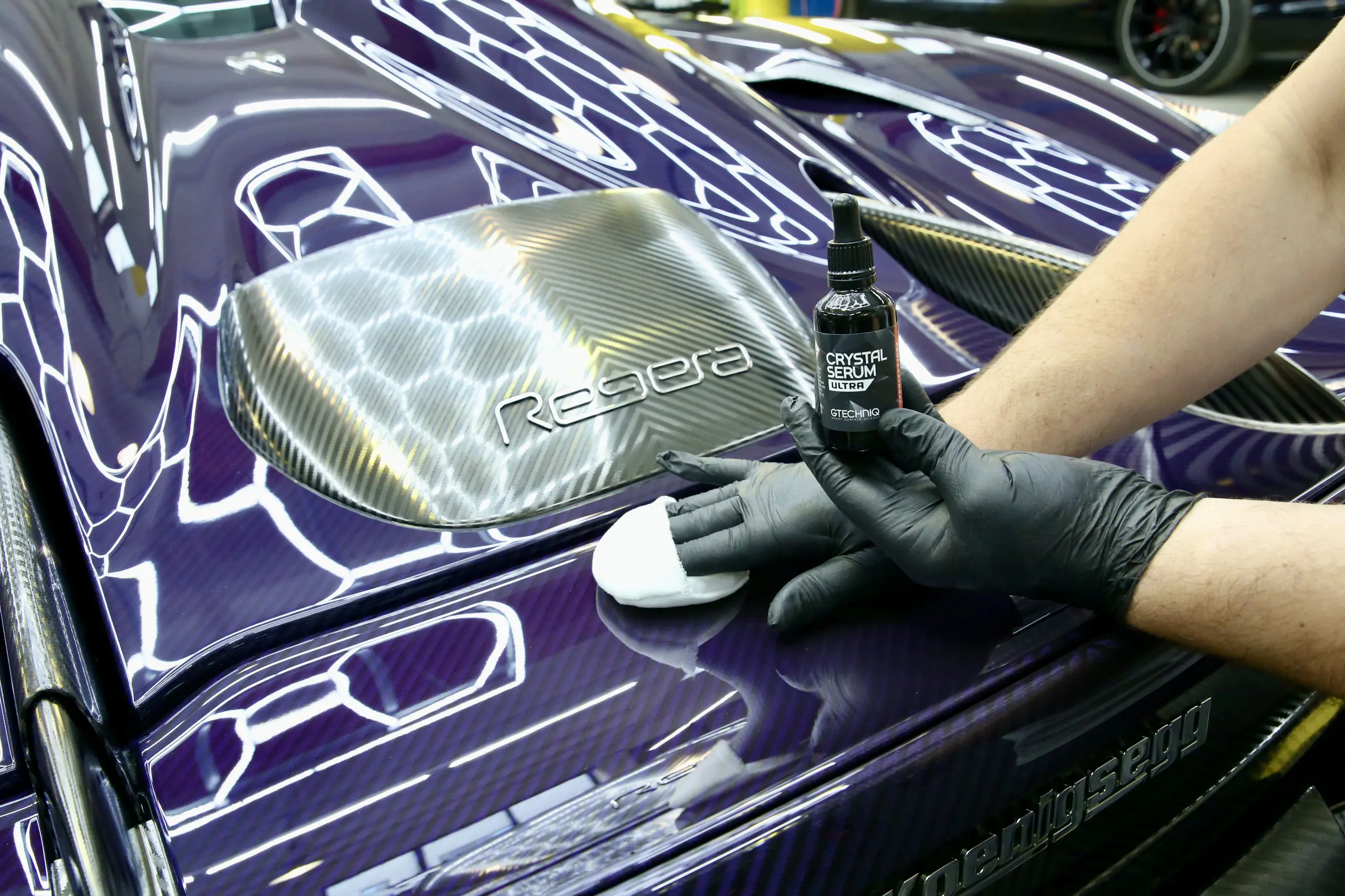 Premium-Sportwagen mit Crystal Serum Ultra Keramikversiegelung — Royal Glanz München