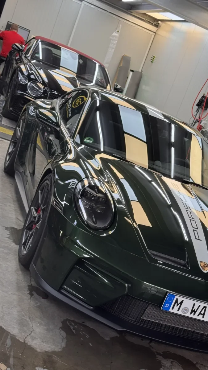 Porsche mit Lackschutzfolie im Royal Glanz Studio München