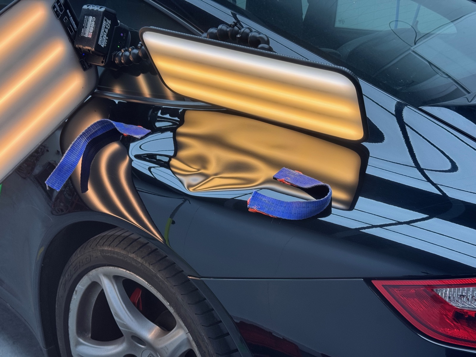 Paintless Dent Repair – Dellenentfernung mit Reflexionsboard